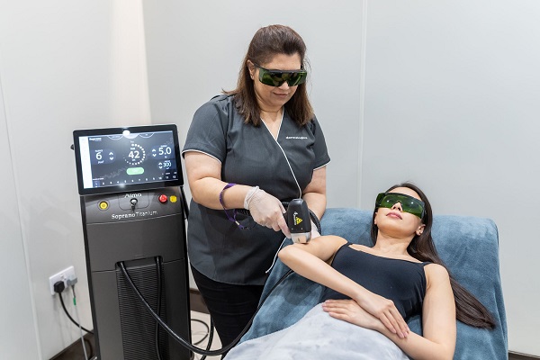 آموزش نحوه کار با دستگاه لیزر تیتانیوم